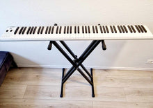 Load image into Gallery viewer, 88 lykla ferða-piano með MIDI, ásláttarskynjara, ljósi í lyklum til að læra
