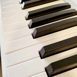 88 lykla ferða-piano með MIDI, ásláttarskynjara, ljósi í lyklum til að læra